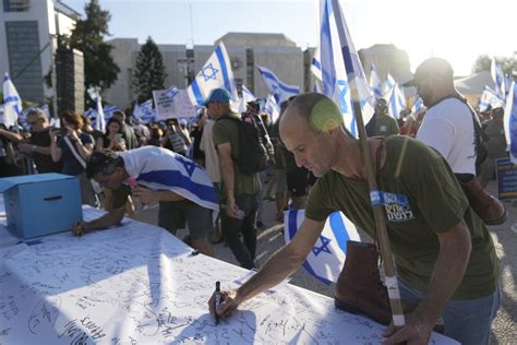 Cracks are emerging in Israel’s military. Reservists threaten not to serve if government plan passes