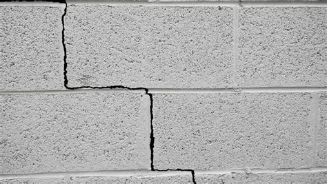 Cracks in exterior wall = foundation problems? - Posted by JJJ - FL