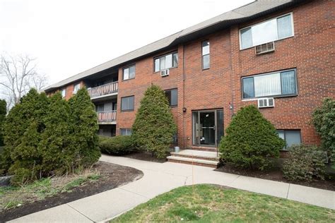 3104 Stagecoach Road, Stoughton, MA 02072. 1 Bedroom. $2,362. 882 sqft. 2 Bedrooms. $2,771. 1042 sqft. Comfortable apartments in a quiet neighborhood, a quick 30-minute commute to downtown Boston. Manicured courtyards, an outdoor summer kitchen and a dog park available to all residents.. 