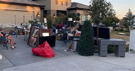 Craigslist bakersfield yard sales. 6301 Springdale dr. google map . dates. saturday 2023-10-28. sunday 2023-10-29. start time: 8am. Everything must go. 75in i tv entertainment center with fireplace book shelves queen bed with frame and mattress kitchen stuff decor Christmas. do NOT contact me with unsolicited services or offers. post id: 7681606691. 