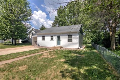 Craigslist chippewa falls wisconsin. craigslist Real Estate in Eau Claire, WI. see also. Lot with 10 x 10 shed, private well, city sewer, and electric! ... Chippewa Falls, Wisconsin 24625 Fosmo Drive ... 