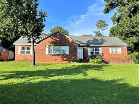 Craigslist elberton ga. 1258 Paul Motes Road. Elberton, GA 30635. 4 Bed. 3 Baths. 9.96 Acres (Lot) Come on in and enjoy spacious living in this beautiful home that has over 4200 ft. of living space, with four bedrooms and three full... Read More. Under Contract. Homes For Sale $89,900. 