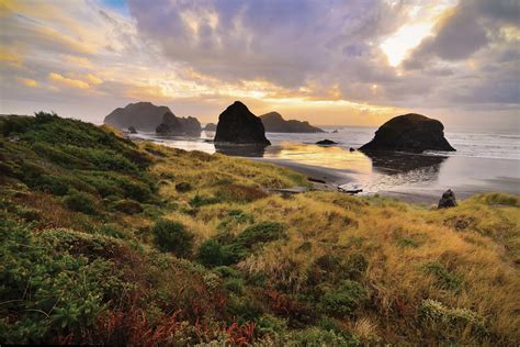 Gold Beach, OR Real Estate and Homes for Sale. Newly Listed Favorite. 95697 JERRYS FLAT RD, GOLD BEACH, OR 97444. $300,000 1.49 Acres. Listing by Southern Oregon Roots Realty LLC. Newly Listed Favorite. CARPENTERVILLE RD 404/400, GOLD BEACH, OR 97444. $275,000 7.74 .... 