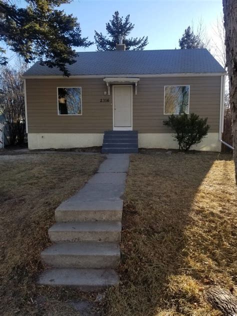 Upper-Level Unit $950 Two bedroom One bathroom Detached, one car garage On-site laundry room Convenient Fox Farm location. Close proximity to Home Depot, shopping, airport, hospital, and more. Pets.... 