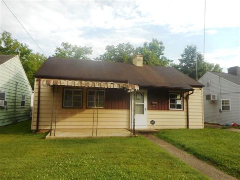 Craigslist houses for rent in huntington wv. 4892 Spring Rd, Huntington, WV 25705. 5341 Country Club Drive, Huntington, WV 25705. 615 14th St, Huntington, WV 25701. Search 33 apartments for rent in Huntington, WV. Find units and rentals including luxury, affordable, cheap and pet-friendly near me or nearby! 