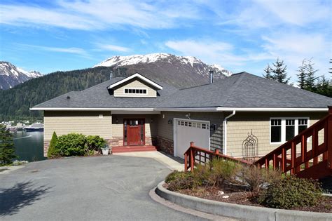 Craigslist houses for rent in juneau alaska. Dear Lifehacker, I'm getting a new apartment, and I'm wondering if I'd be better off renting from a management community with maintenance staff and an office, or whether I should find an individually owned apartment or house and rent from a... 