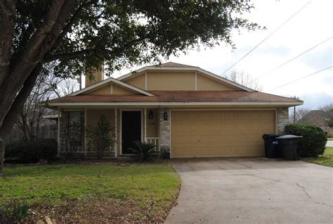 craigslist killeen-temple houses for rent . see also. one bedroom apartments for rent ... 5107 Red Rose Xing Killeen, TX Furnished room/s Utilities included $700. $700. Harker Heights 4 Bedroom/2 Bath home in Killeen. $1,675. Bridgewood Estates Beautiful House for rent. $1,650 ....