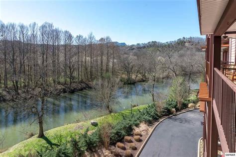 craigslist Real Estate - By Owner in Knoxville, TN. see also. ... Sevierville tn OPEN HOUSE - 12 Acre Farm in East TN (Parrottsville) $379,000. Parrottsville ....