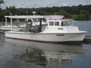 Pontoon Houseboat Party Cruiser. 4/8 · 