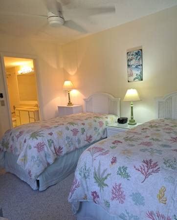 BAY INDIES FURNISHED RM PRIVATE. 10/17 · 1br 1500ft2 · VENICE, FLA. $800. hide. no image. Private bedroom house share. 10/17 · 100ft2 · North port. $950. hide.. 