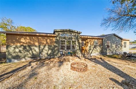 Kerrville. Take a look. 1004 3rd St, Kerrville, TX 78028 is a studio, 1 bathroom, 1,178 sqft single-family home built in 1965. This property is not currently available for sale. The current Trulia Estimate for 1004 3rd St is $193,500. Sold.. 