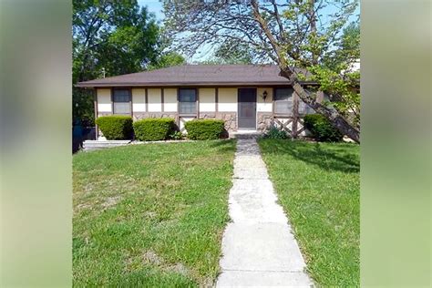 Craigslist leavenworth ks houses for rent. Well Kept House for Rent -Poss 4 bedroom. 10/9 · 4br 1500ft2 · Close to I-29 & Barry Rd. $1,650. hide. • • • •. 4 Bedrooms with 2 Bathrooms,If you’re looking to enjoy the outdoors, s. 9/15 · 4br · Kansas City, KS. $950. hide. 