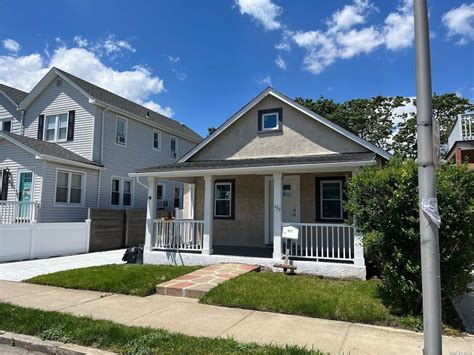 LIVE LARGE, LIVE IN LUXURY (1400SF)2 BED 2 BATH WITH RARE EXCEPTIONS. studio apartment $750 per month!! Crzy renovated 2 bedroom 1 bathroom Apartment for rent. ##BEAUTIFULLY RENOVATED Enjoyable 1/1 bed/bath in Long Island. Gorgeous Apartments 1BR / 1Ba in Long Island .. 