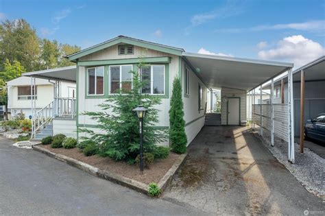 1983 Sout Mobile Home For $21,900 in Florida. This 1983