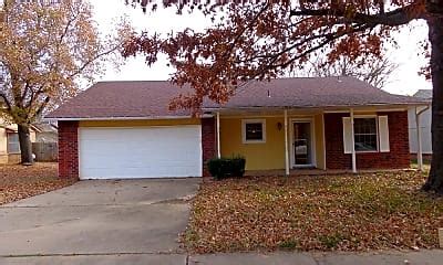 Craigslist muskogee houses for rent. Broken Arrow House for Rent. 3 Bedroom 2 Bath with 2 Car Garage - Built in 2021. This 3 bedroom 2 bath home has an open concept living room/kitchen. Grey laminate floor in main living areas and neutral carpet in bedrooms. Call for showing -918-895-7868 For information on how to apply. 