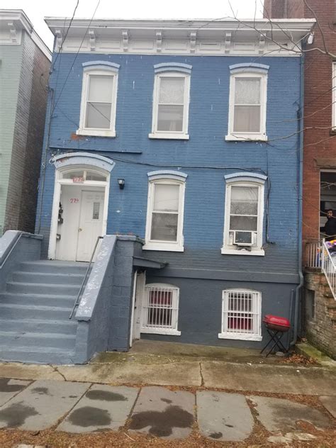 An apartment unit for rent in Newburgh is as an average $1,910. The average home rent in this area is $2,432. A rental apartment in this city costs from $900 to $2,995. Studio apartments average $1,185 and range from $900 to $1,500. One bedroom apartments average $1,947 and range from $1,054 to $2,450.. 