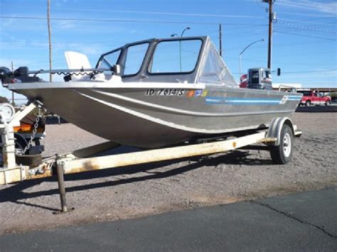 Spectrum 17' Aluminum sport fishing boat REDUC