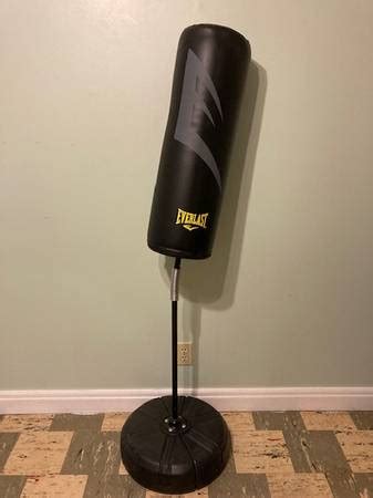 Mid size punching bag with swivel No rips, tears, or holes Text 53O sicks 0ne seven-too too sicks too Punching bag - sporting goods - by owner - sale - craigslist CL. 