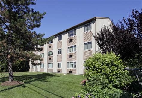 Cranberry apartments. Cranberry Square Apartments 3484 N State Road 9 # 101 Greenfield, IN 46140 Phone: 317-326-2858 * Call for availability! Directions: Driving Directions: Nearby Business … 