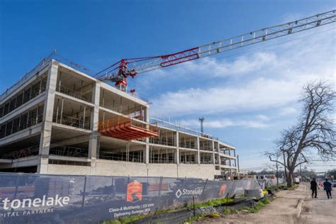 Crane Watch: Apartment construction booming in Austin even as rental rates fall