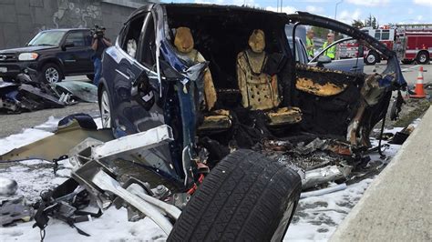 Crash involving Tesla creates traffic nightmare on 101 in Mountain View