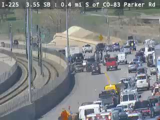 Crash on I-225 near Parker Road briefly closes southbound lanes
