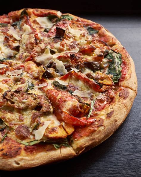Crave pizza. お近くの出前・宅配・テイクアウト可能なカラブレーゼ ピザのお店をご紹介。 延岡市で人気のカラブレーゼ ピザのお店をお探しならウーバーイーツで。 