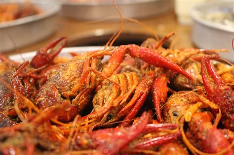 Domestic Beer (12 oz longneck) $3.59. Craft & Imported Beer. $4.29. Draft Beer (16 oz pint) $5.29. Dinner Menu WE ARE CURRENTLY CLOSED FOR THE CRAWFISH OFF-SEASON. Want a copy of our menu for your home or office? Click on the "Dinner Menu" button to the right to print or download our dine in menu.