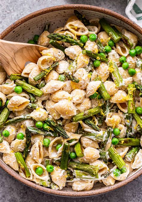 Creamy Goat Cheese and Asparagus Spinach Pasta