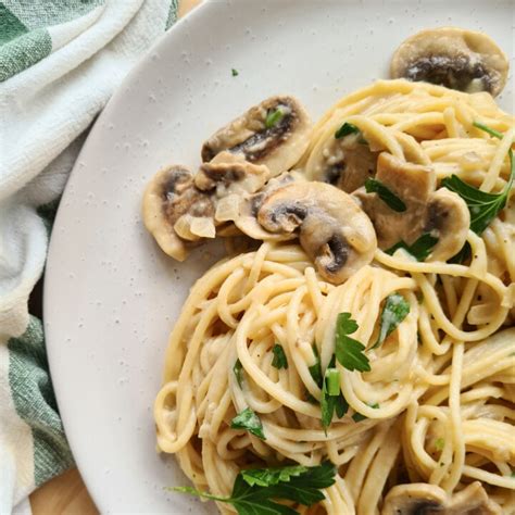 Creamy Mushroom Pasta (no cream!) - Casually Peckish