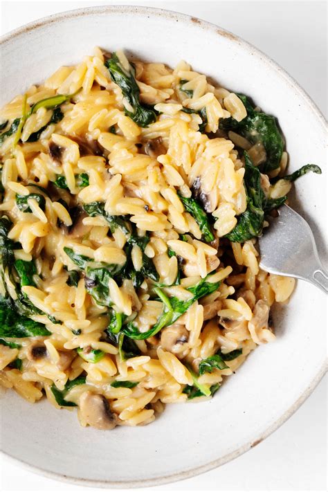 Creamy Mushroom and Spinach Orzo - littlesunnykitchen.com