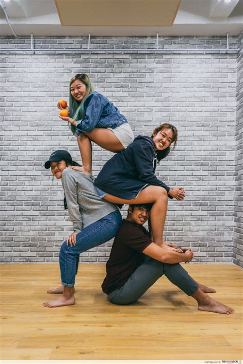 Creative group photo poses. 1) Pyramids are fun! If you’re working with a large family, have the strongest on the bottom and the lightest on top. The idea is to have your clients on their knees and hands, and … 