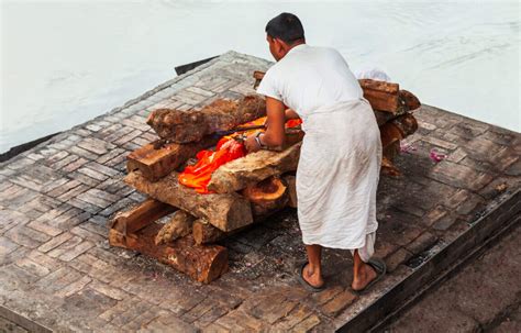 Cremation ceremony hindu.  Explore Hindu funeral services in-depth, un...
