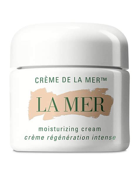 Creme de la mer. Step 1 - To activate Crème de la Mer with Miracle Broth™, first take a small amount between the fingers. Step 2 - Warm the Crème for a few seconds by smoothing it between the fingertips. Step 3 - Once translucent, gently press into face and neck, taking care not to massage. Apply day and evening. Key Ingredients. 