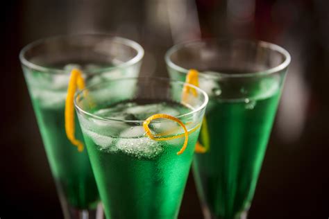 Creme de menthe drinks. National Creme de Menthe Day- learn the origins of Creme de Menthe, history, how it's made, and cocktail recipes to mix up! 