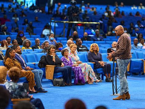 Crenshaw christian center. Crenshaw Christian Center (CCC) officially concluded its year-long 50th anniversary celebration with a decidedly Ecclesiastic service that prompted laughter and weeping, mourning and singing ... 