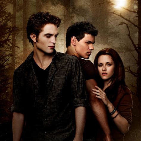 Crepusculo. Nov 20, 2009 · A fantasy romance film based on the novel by Stephenie Meyer, starring Kristen Stewart, Robert Pattinson and Taylor Lautner. Bella is heartbroken by Edward's departure and finds comfort in Jacob, a werewolf, while facing new dangers and mysteries. 