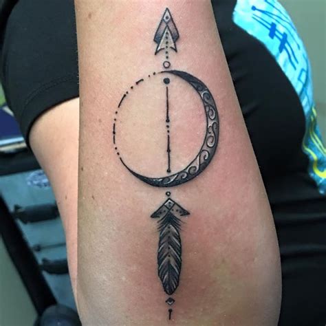 Crescent moon and arrow by Pineapple!