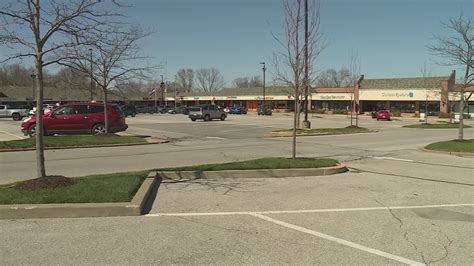 Creve Coeur officer injured during call at West Oak Shopping Center