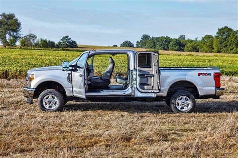 Crew cab versus extended cab. The Perfect Cab and Bed Combination for You. If you're wondering what the differences are between the 2019 Ford F-150 and F-250 cabs, look no further than the following guide created by the experts at RiverBend Ford. Our dealership in Bainbridge, GA, gathered all the information you need to make an informed decision on the perfect Ford F-150 cab and … 