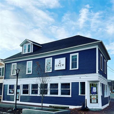 Crew ogunquit. Crew Ogunquit is a restaurant that offers a variety of seafood, American, and sports bar dishes in a casual and friendly atmosphere. You can enjoy lobster, clams, oysters, … 