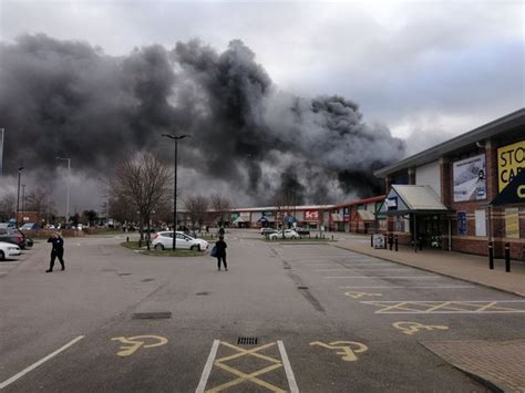 Crews battle fire at commercial building in Wakefield