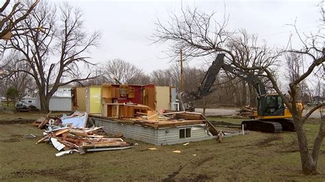 Crews clean up after Taopi, Minn. tornado as Gov. Walz makes visit