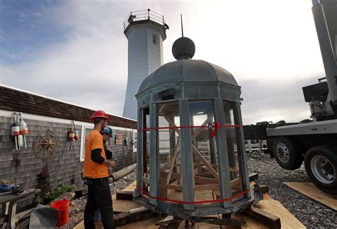 Crews reinstall lantern room at historic Scituate Lighthouse