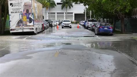 Crews repair water main break on West Dixie Highway in North Miami