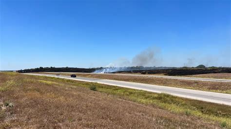 Crews respond to wildfire near SH 130 south of Lockhart in Caldwell county
