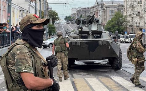Crisis could turn to coup as mutineers head to Moscow