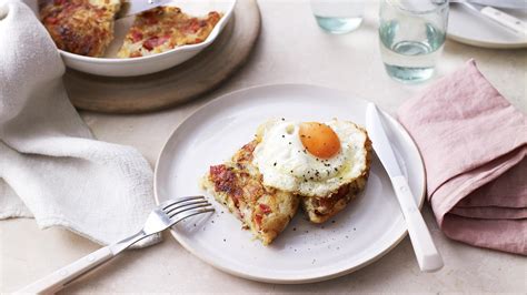 Crisp bacon rosti with fried eggs recipe - BBC Food