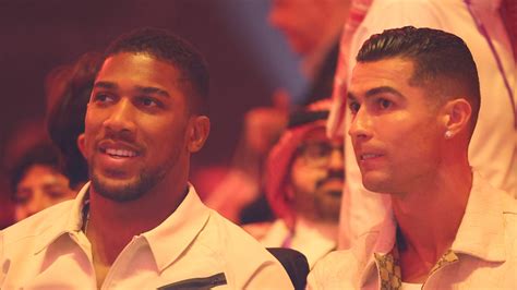 Cristíano ronaldo. Cristiano Ronaldo faced a flurry of criticism after appearing to make an obscene gesture at the end of Al-Nassr’s 3-2 win over Al-Shabab in the Saudi Pro League on Sunday. The Portugal forward ... 