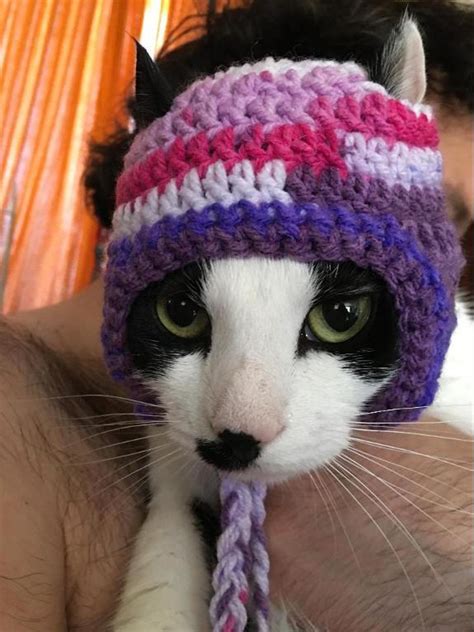 Crochet cat hat. Let's crochet cat hat for this Halloween!It's quick, easy and fun to make!My original design.Recommended crochet hook is size 5 mm.The yarn used in the tutor... 